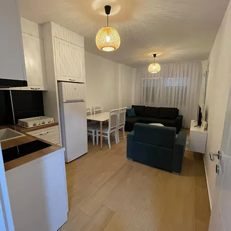 Iris Apartment *