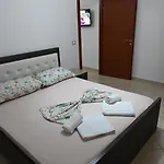Iris *