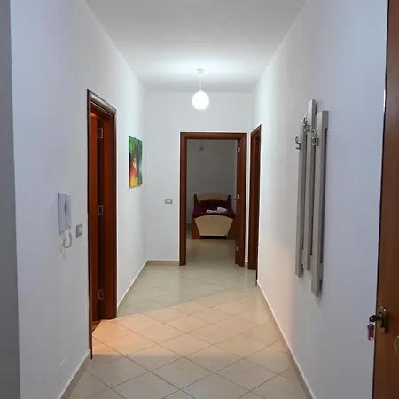 Apartament Iris Sakes